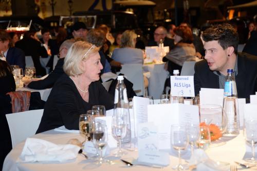 Host-dinner-symposium-111